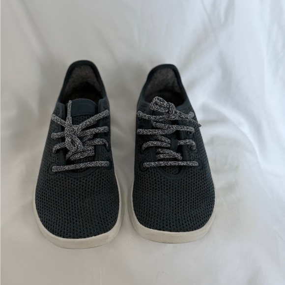 Women’s dark blue Allbirds sneakers - Picture 2 of 7